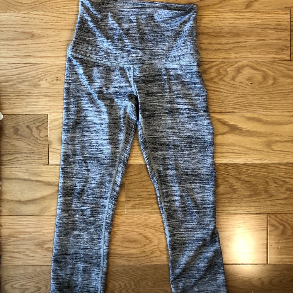 Lululemon Wunder Under Crop Leggings *BARELY WORN*